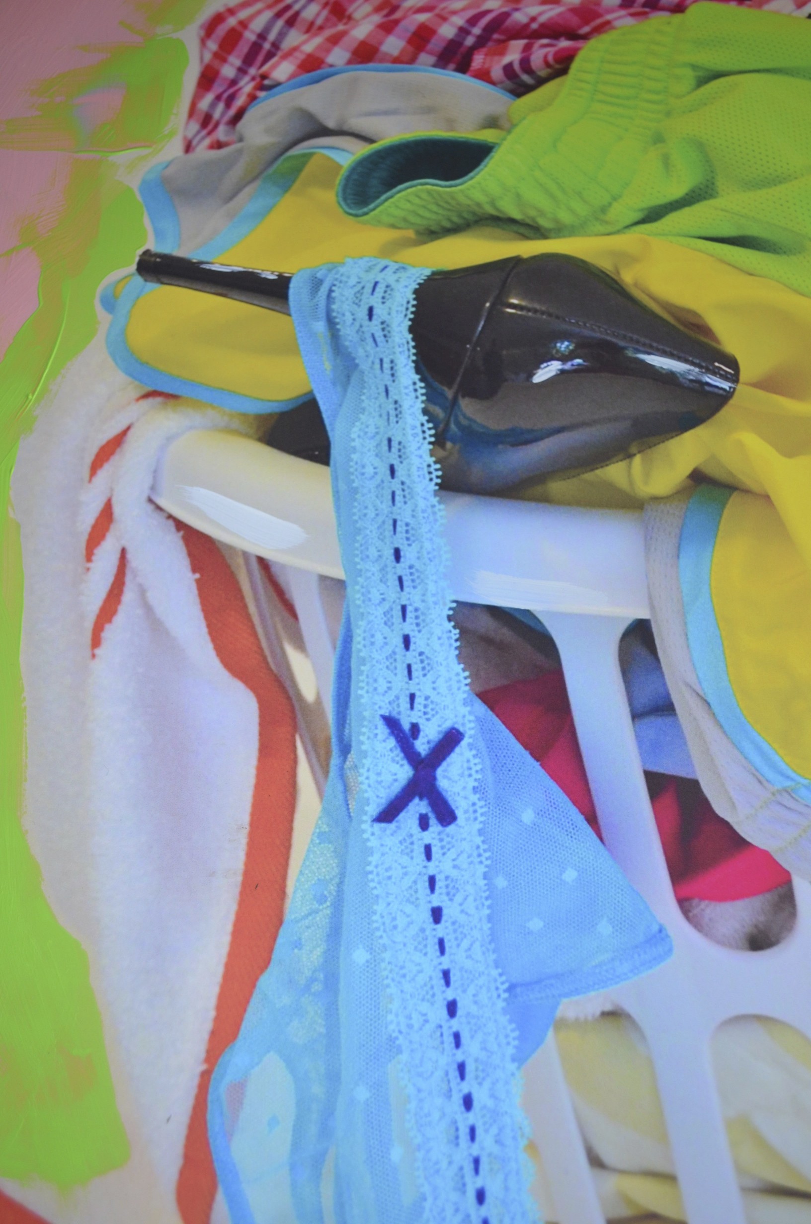 womens laundry and show